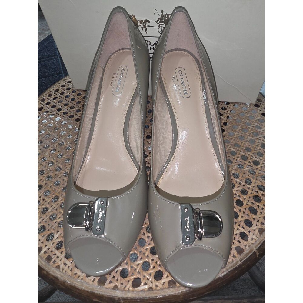 Coach Helaine Patent Leather Peep Toe Pumps Taupe Gray Heels Size 6.5B - Picture 4 of 8